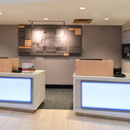 Holiday Inn Express & Suites Raleigh Ne - Medical Ctr Area By Ihg Exterior foto