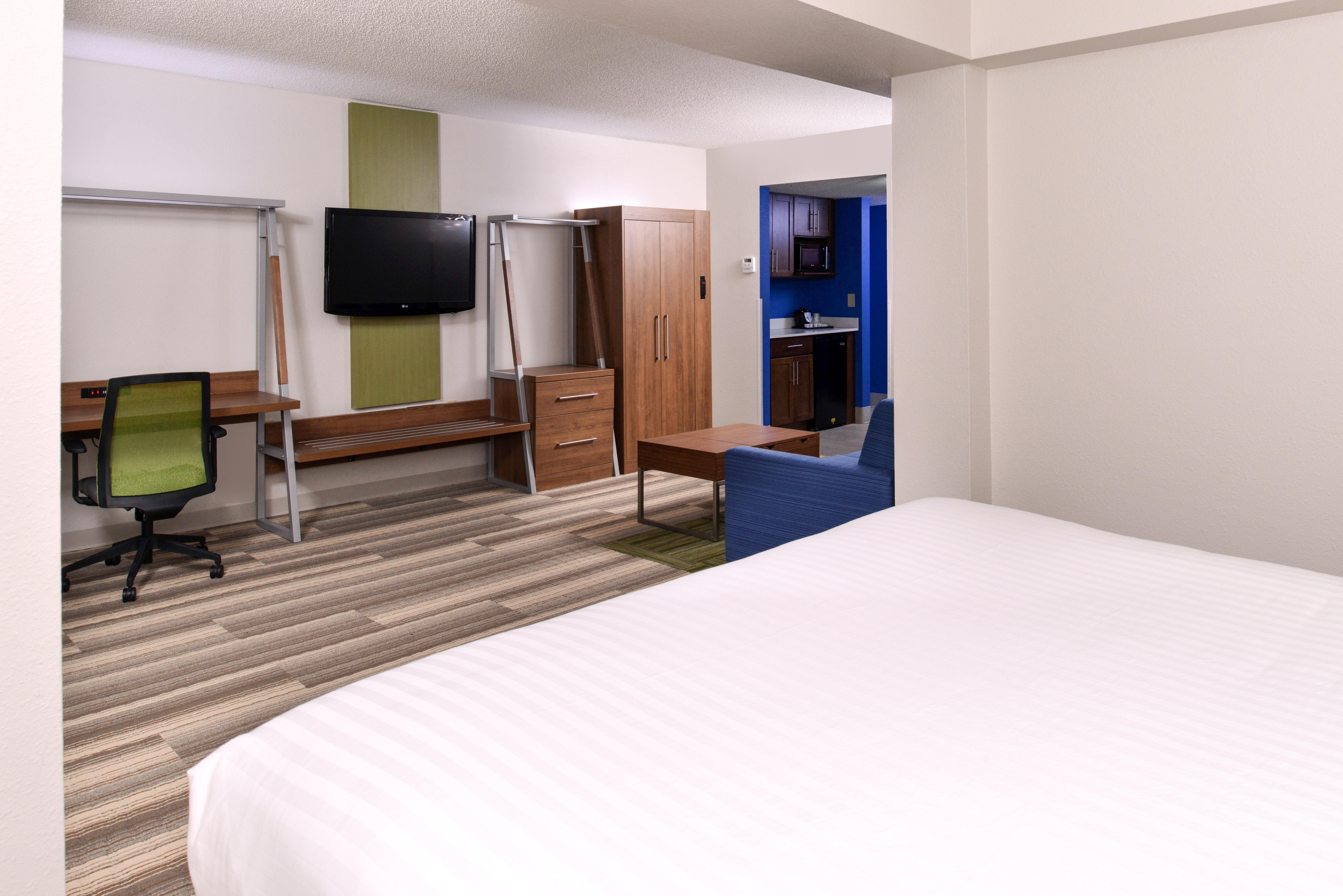 Holiday Inn Express & Suites Raleigh Ne - Medical Ctr Area By Ihg Exterior foto