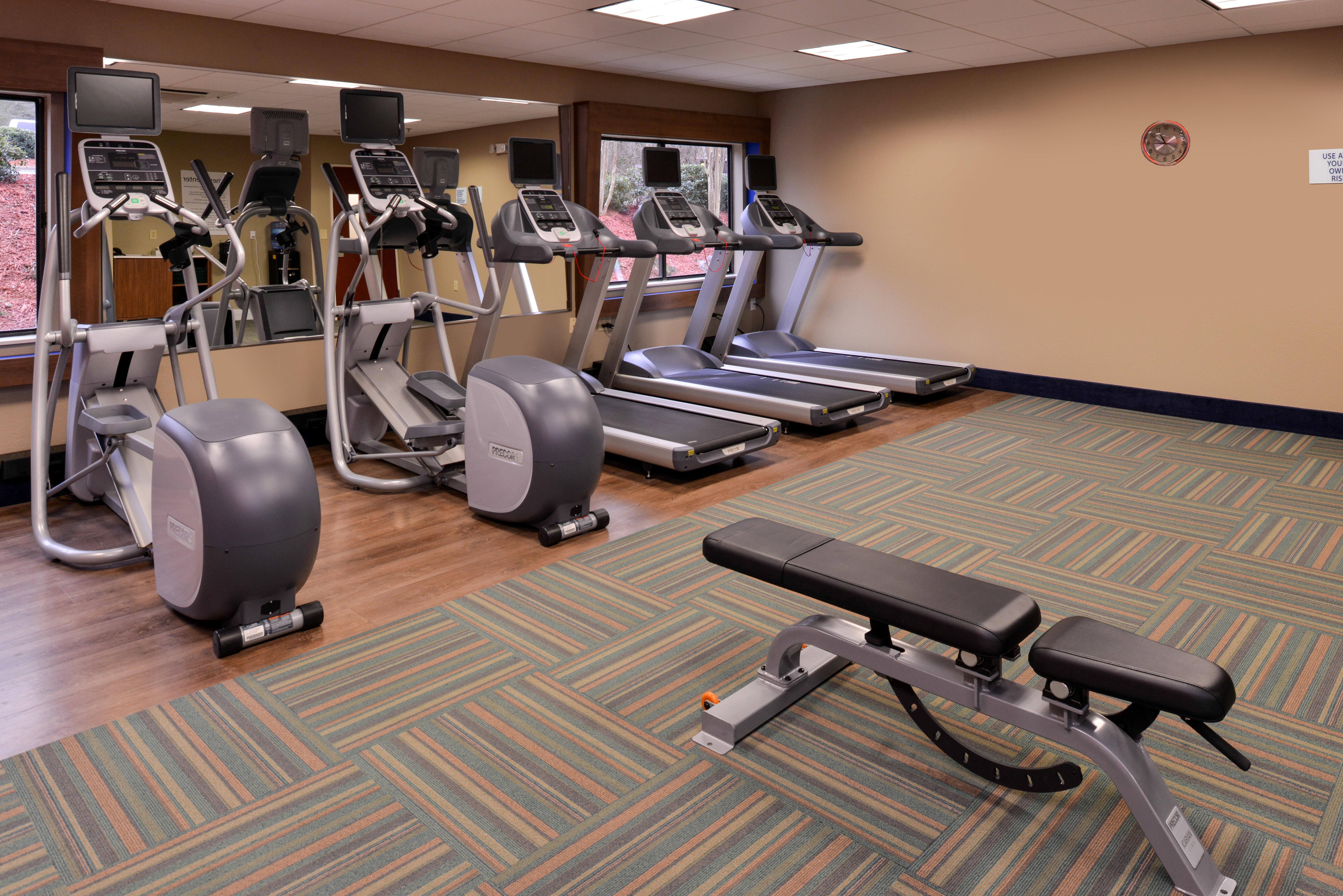Holiday Inn Express & Suites Raleigh Ne - Medical Ctr Area By Ihg Exterior foto