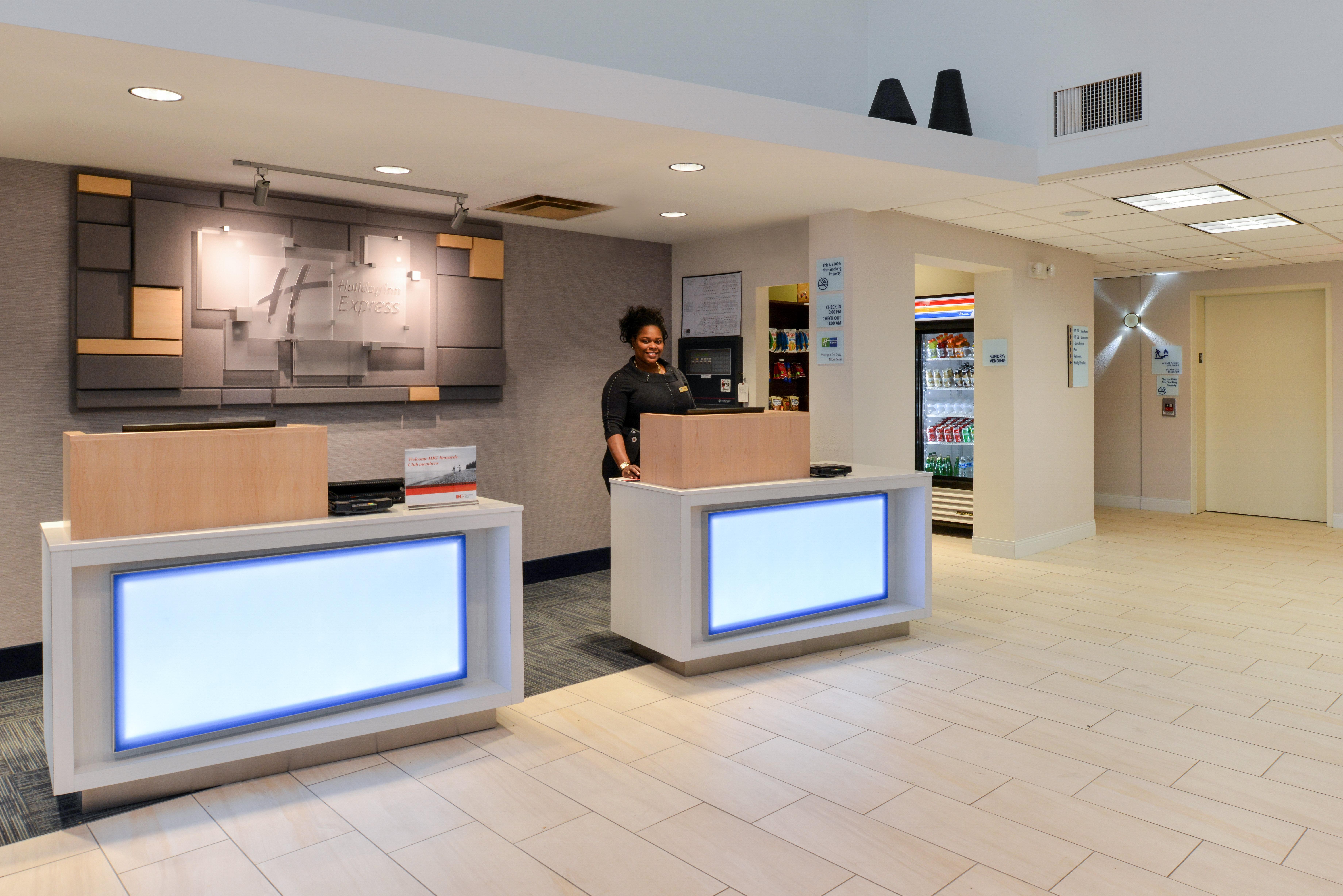 Holiday Inn Express & Suites Raleigh Ne - Medical Ctr Area By Ihg Exterior foto