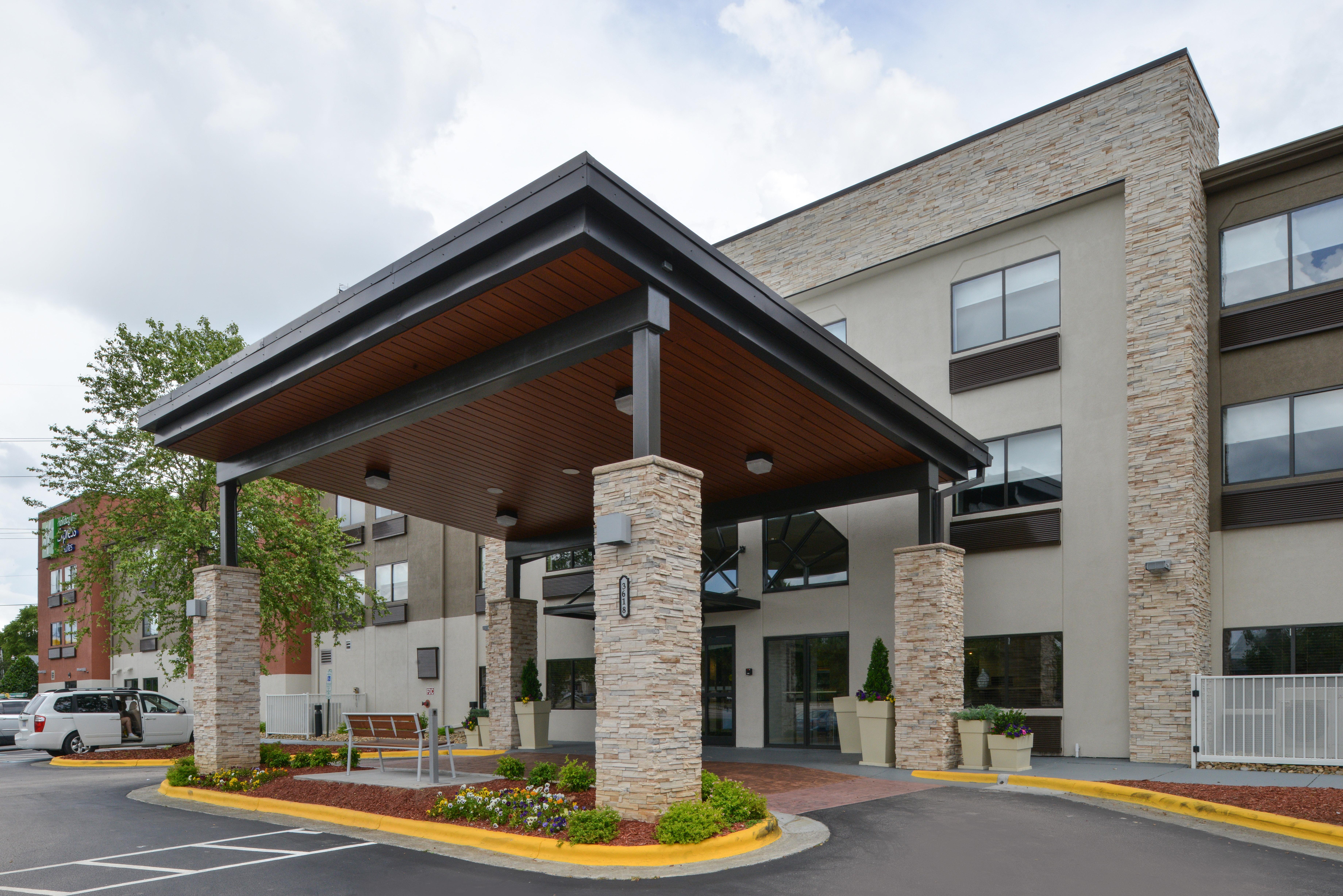 Holiday Inn Express & Suites Raleigh Ne - Medical Ctr Area By Ihg Exterior foto