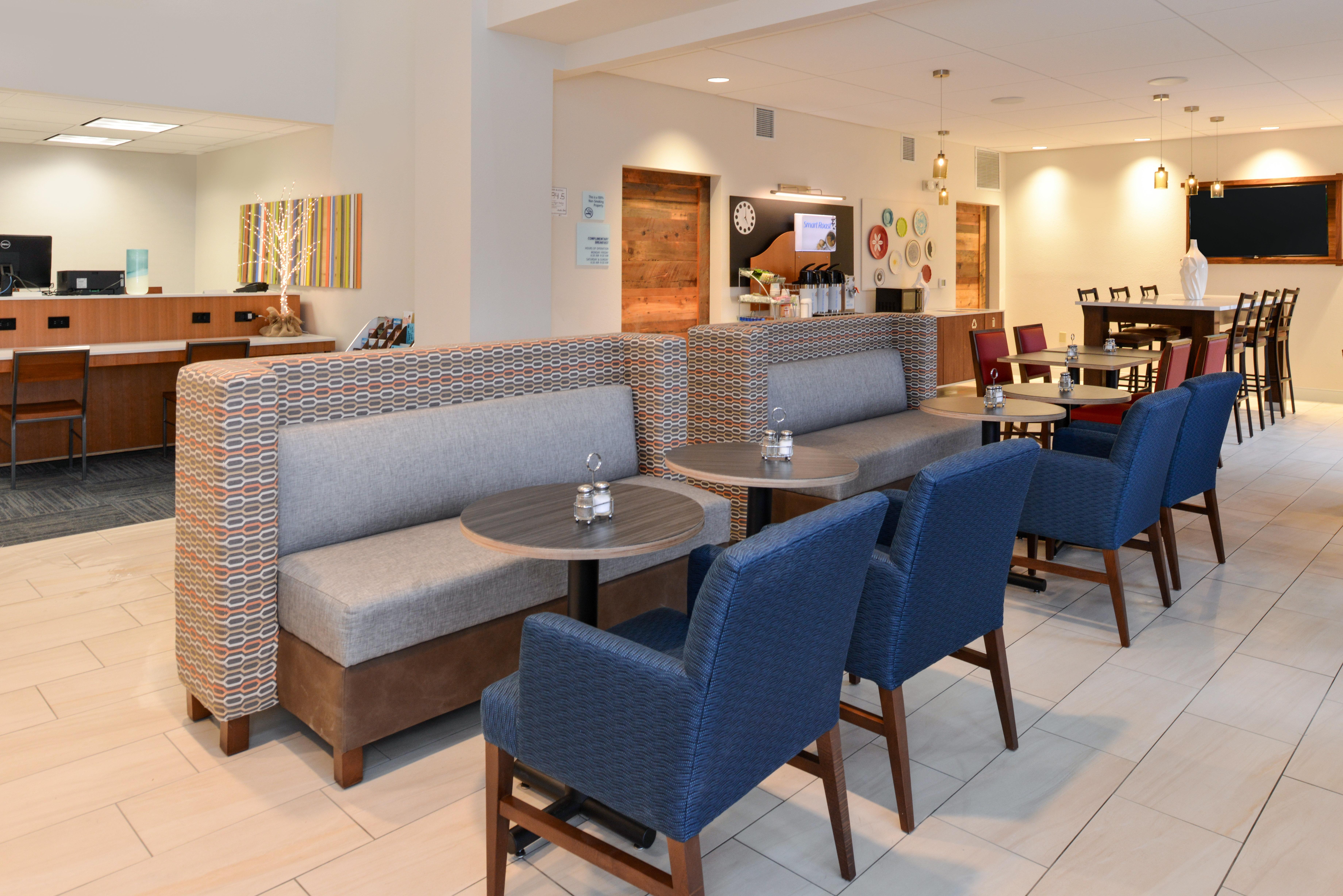 Holiday Inn Express & Suites Raleigh Ne - Medical Ctr Area By Ihg Exterior foto