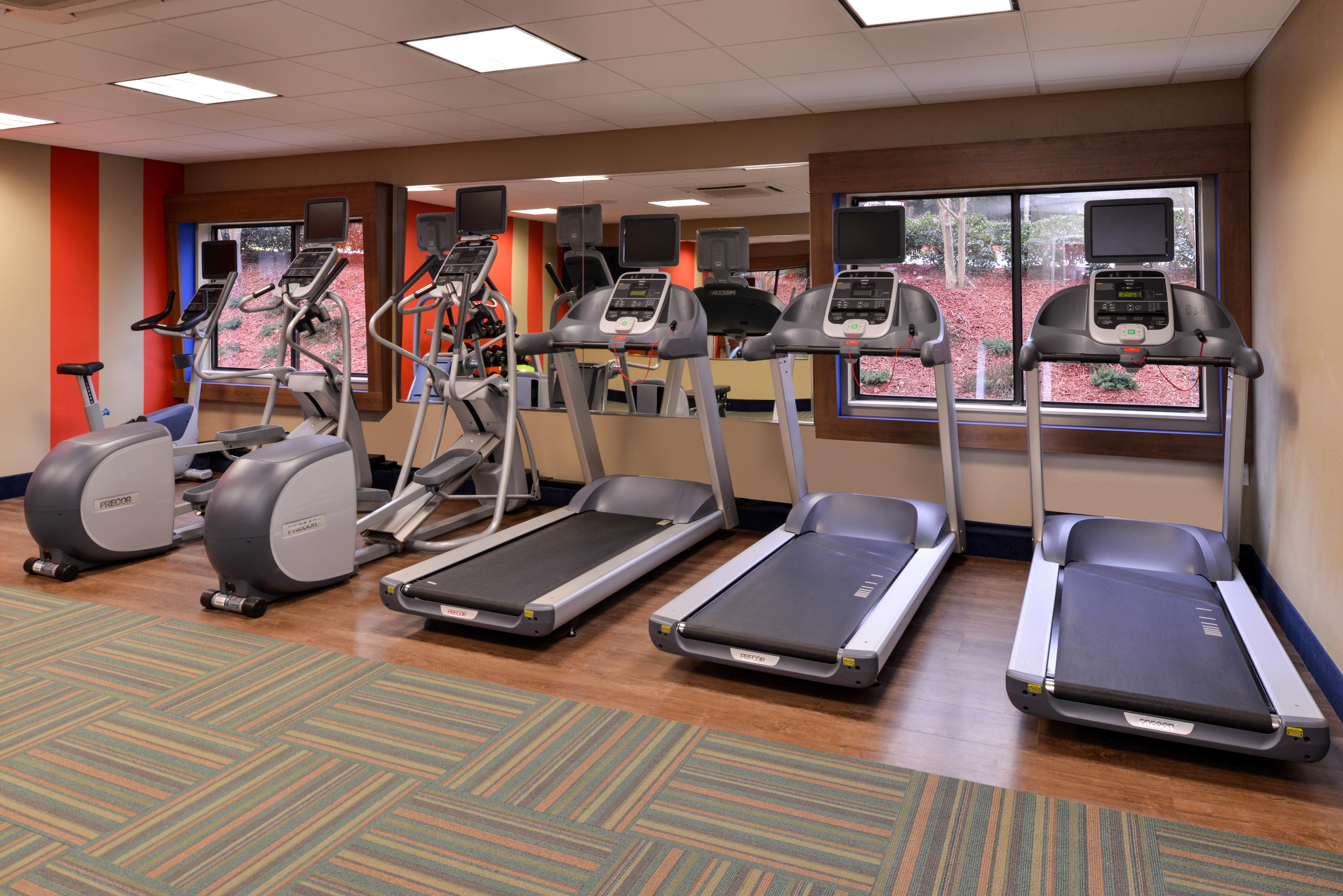 Holiday Inn Express & Suites Raleigh Ne - Medical Ctr Area By Ihg Exterior foto