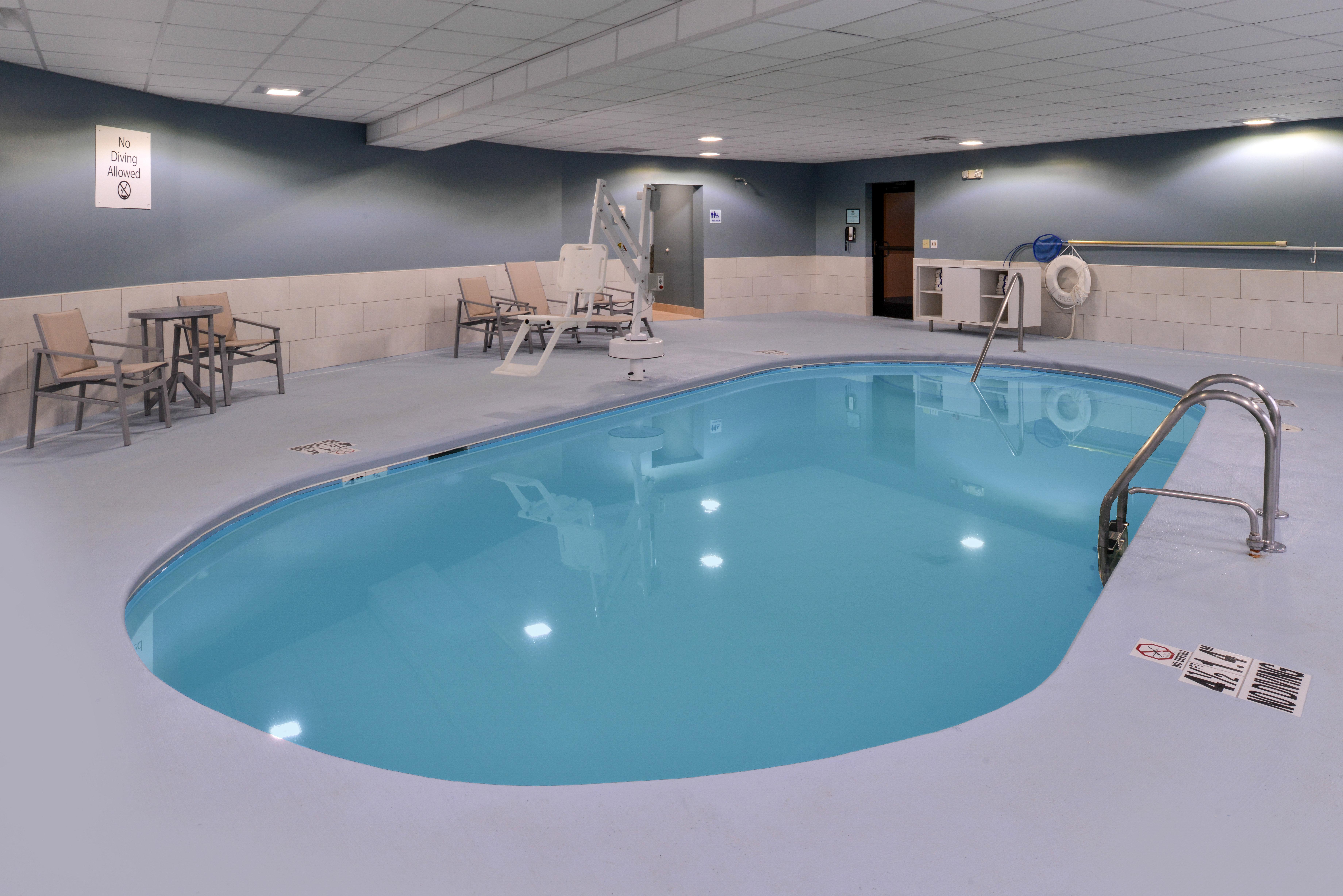 Holiday Inn Express & Suites Raleigh Ne - Medical Ctr Area By Ihg Exterior foto