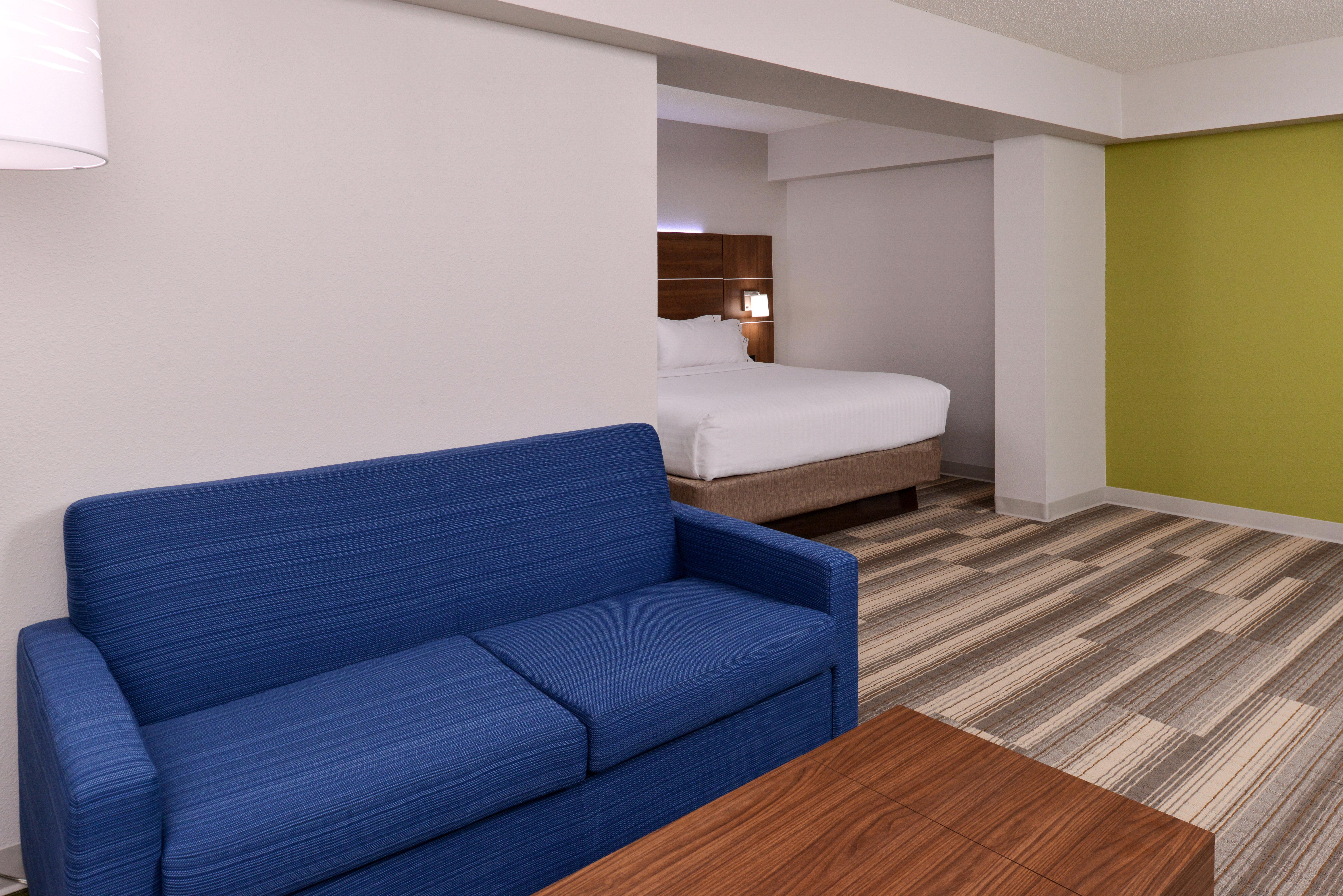 Holiday Inn Express & Suites Raleigh Ne - Medical Ctr Area By Ihg Exterior foto