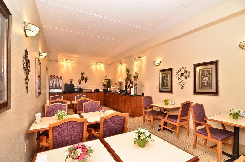 Holiday Inn Express & Suites Raleigh Ne - Medical Ctr Area By Ihg Restaurante foto